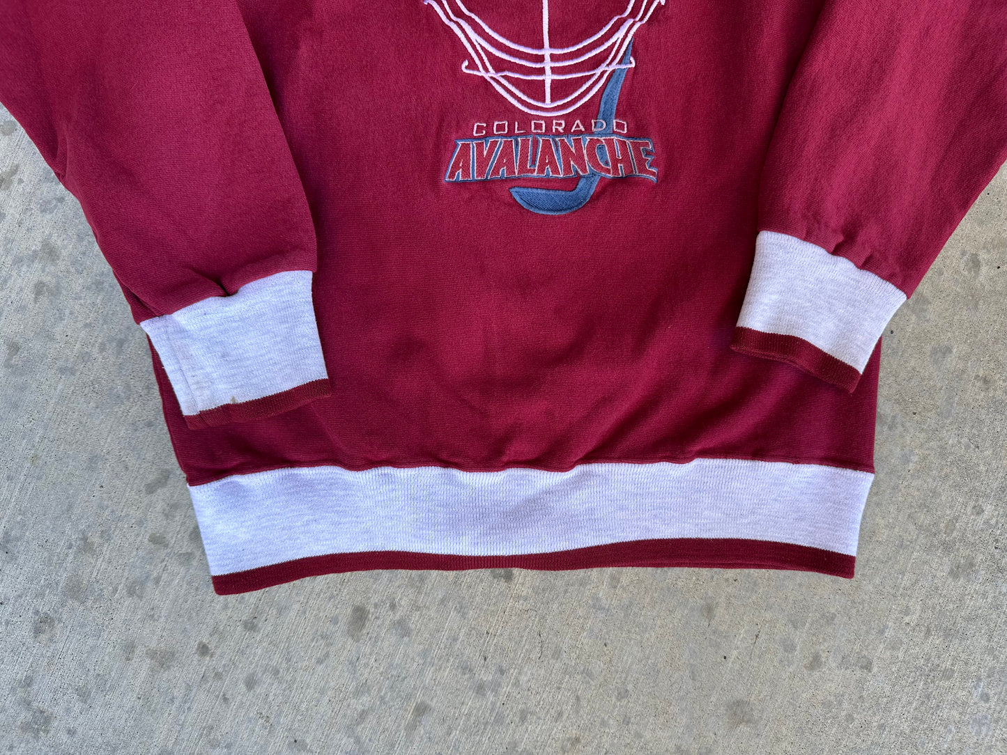 90’s Colorado Avalanche Embroidered Crewneck Sweatshirt (Unisex L))