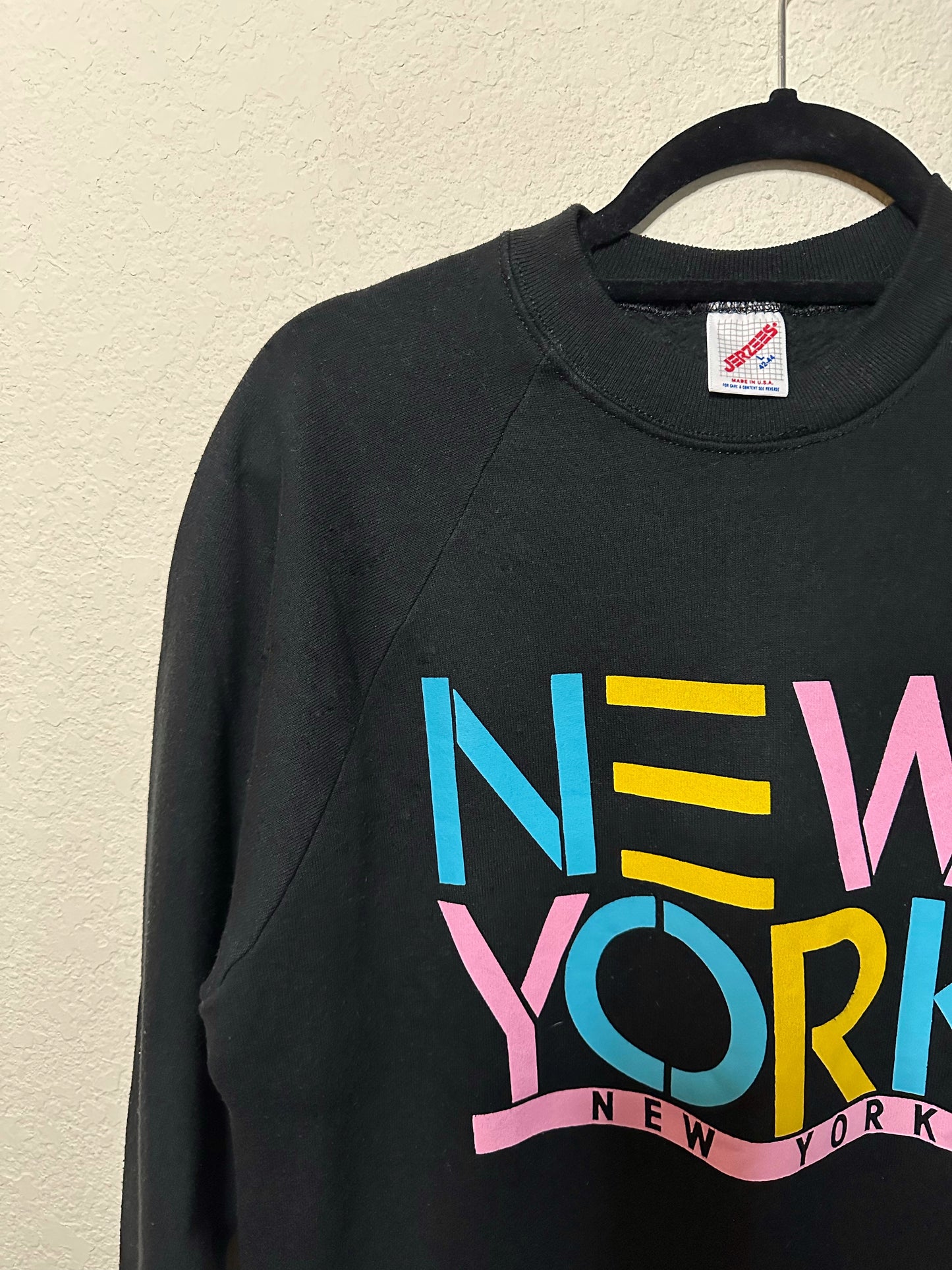 80’s New York Raglan USA Sweatshirt (Unisex M)