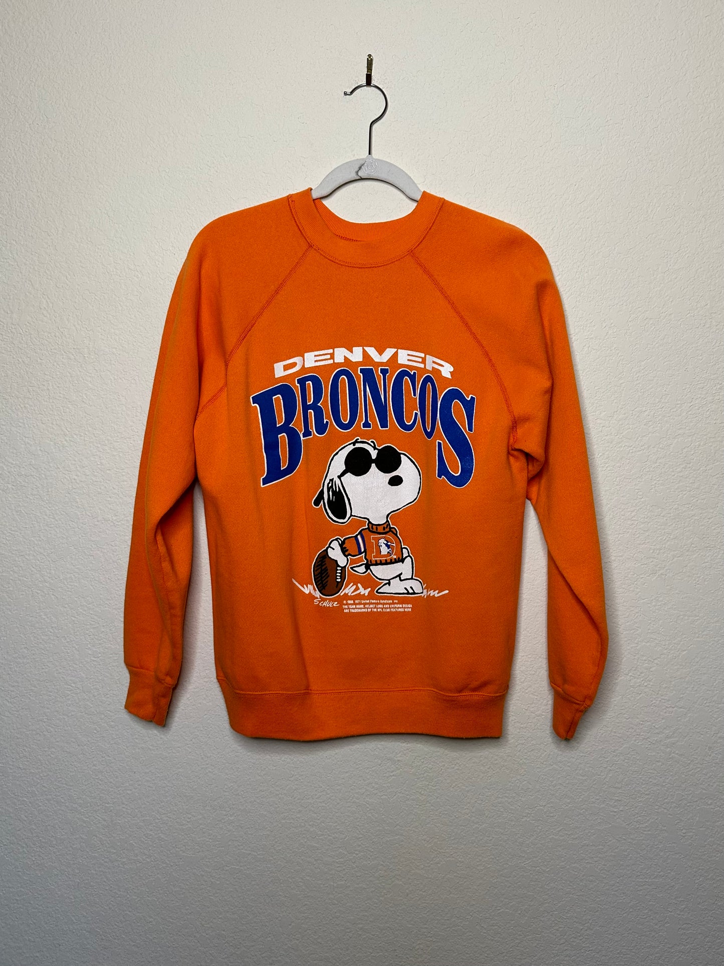 80’s Classic Raglan Snoopy Denver Broncos Sweatshirt USA (Unisex S)