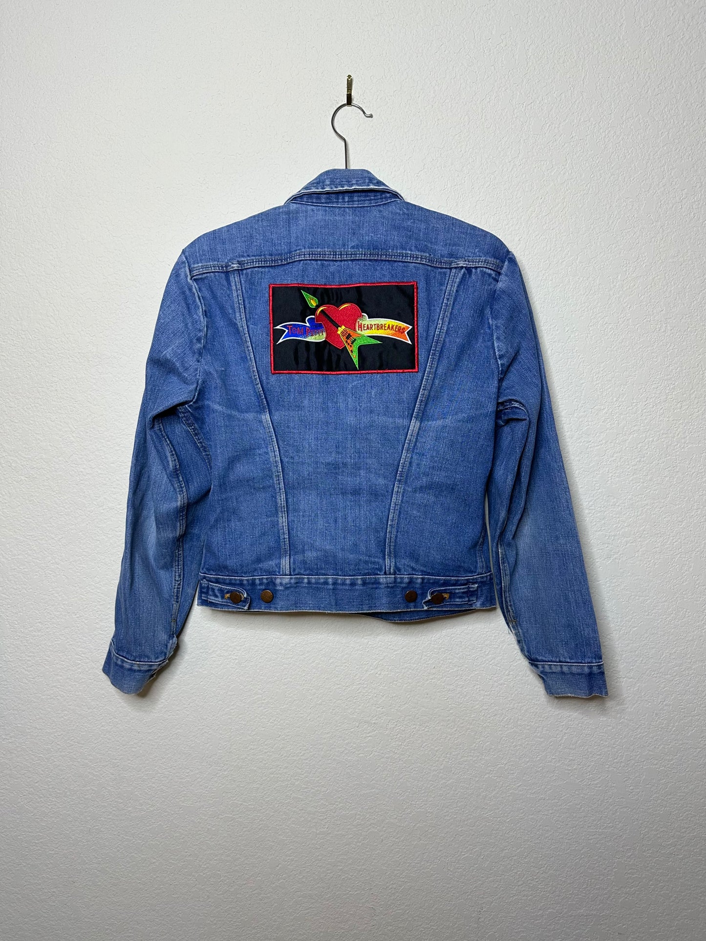 80’s Wrangler No Fault Denim Trucker Jacket w/ Tom Petty Patch (Unisex 38/M)