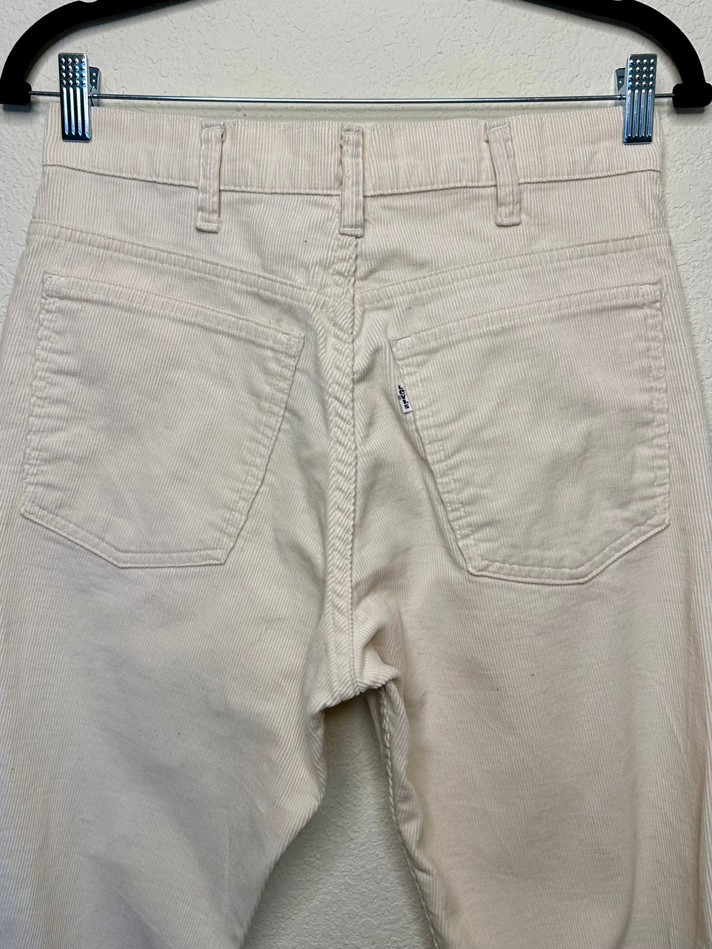 70’s Levi’s 646 Ivory Corduroy Bell Bottom Pants (Men’s 30/ Women’s 28)