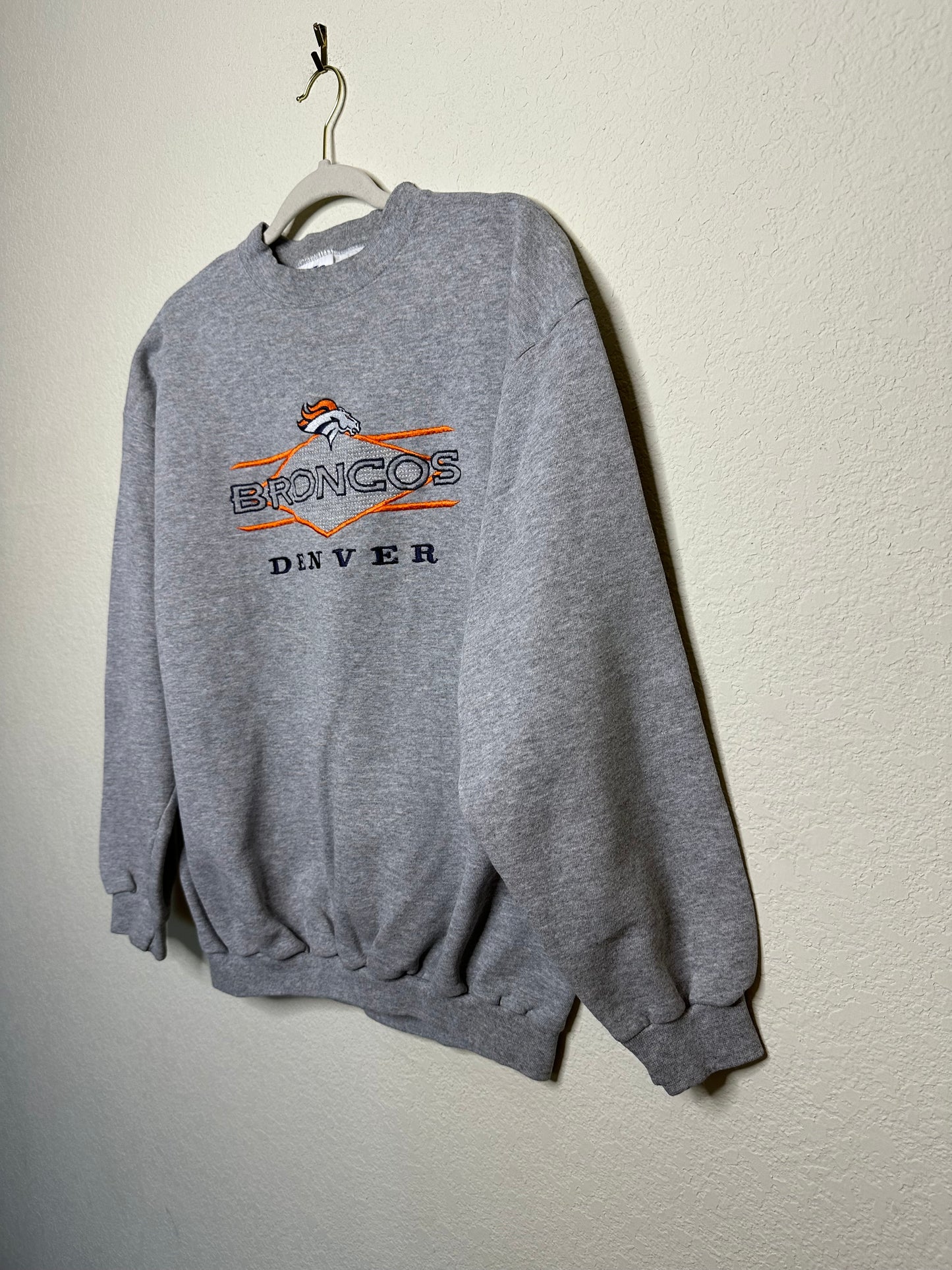 90’s Denver Broncos Embroidered Sweatshirt (Unisex L)