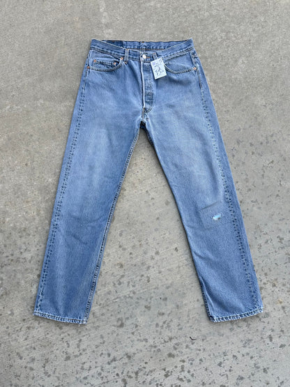 80’s Levi’s 501 Light Wash Denim USA Jeans (Men’s 32x32/Women’s 30)