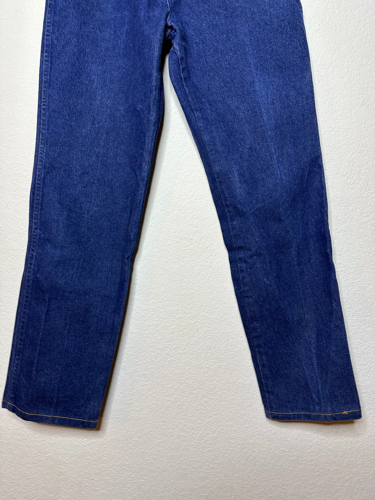 90’s Wrangler Indigo Cowboy Cut USA Jeans (26x30 / Modern 4/6)