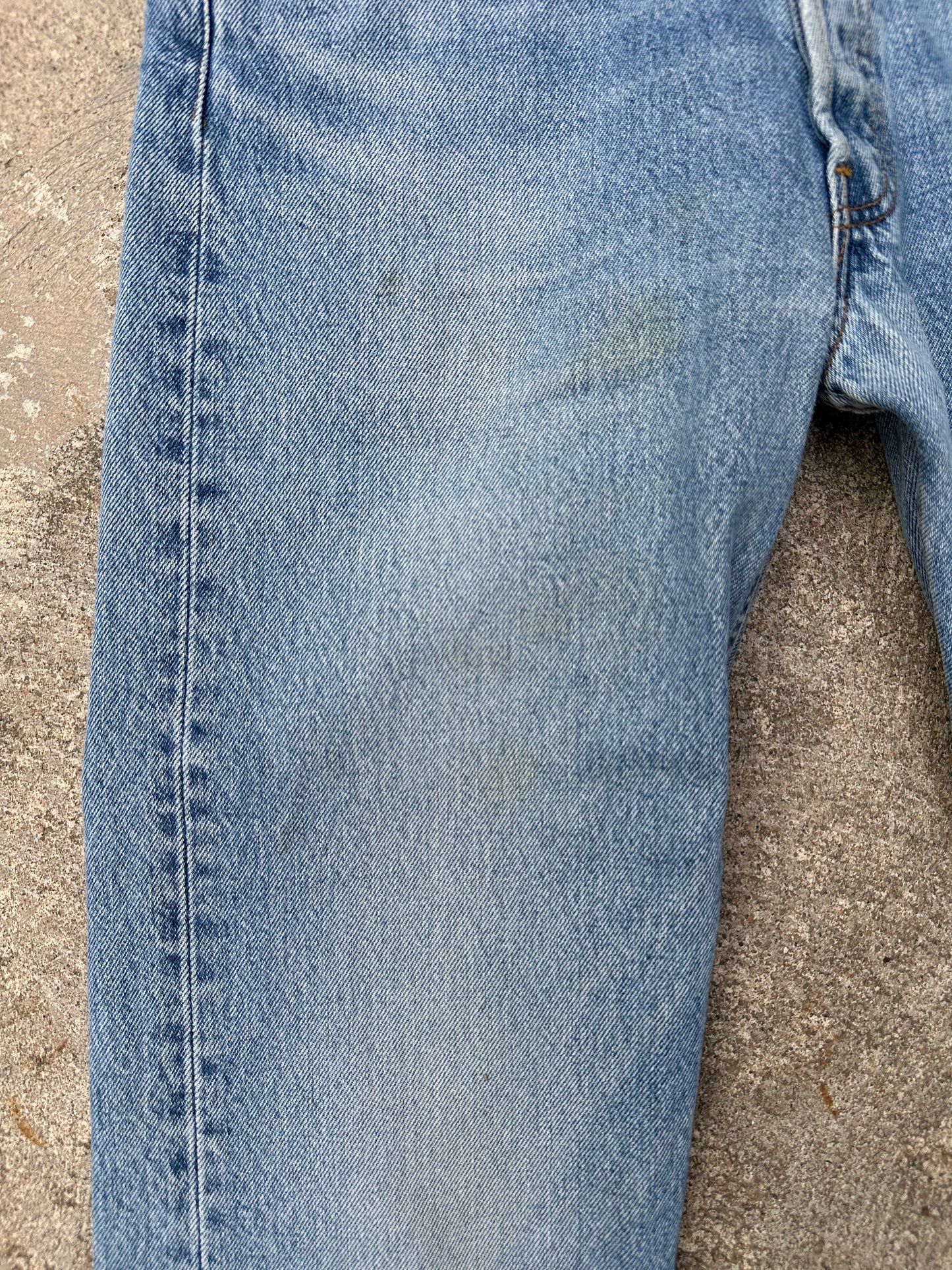 90’s Levi’s 501 Light Wash Distressed Denim Jeans (Men’s 27x34/Women’s 26)