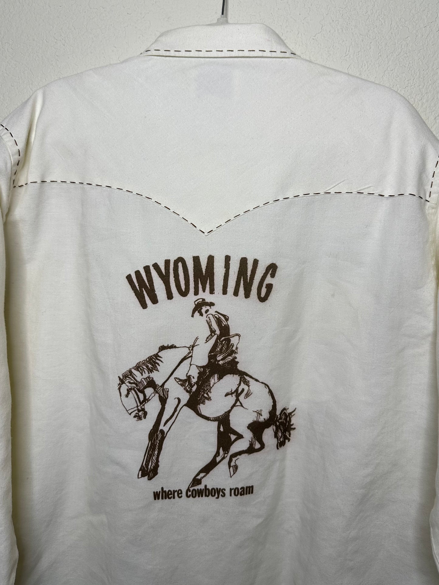 MCA Vintage Revival:’s “Wyoming Where Cowboys Roam” Embroidered Pearl Snap (Unisex XXL)