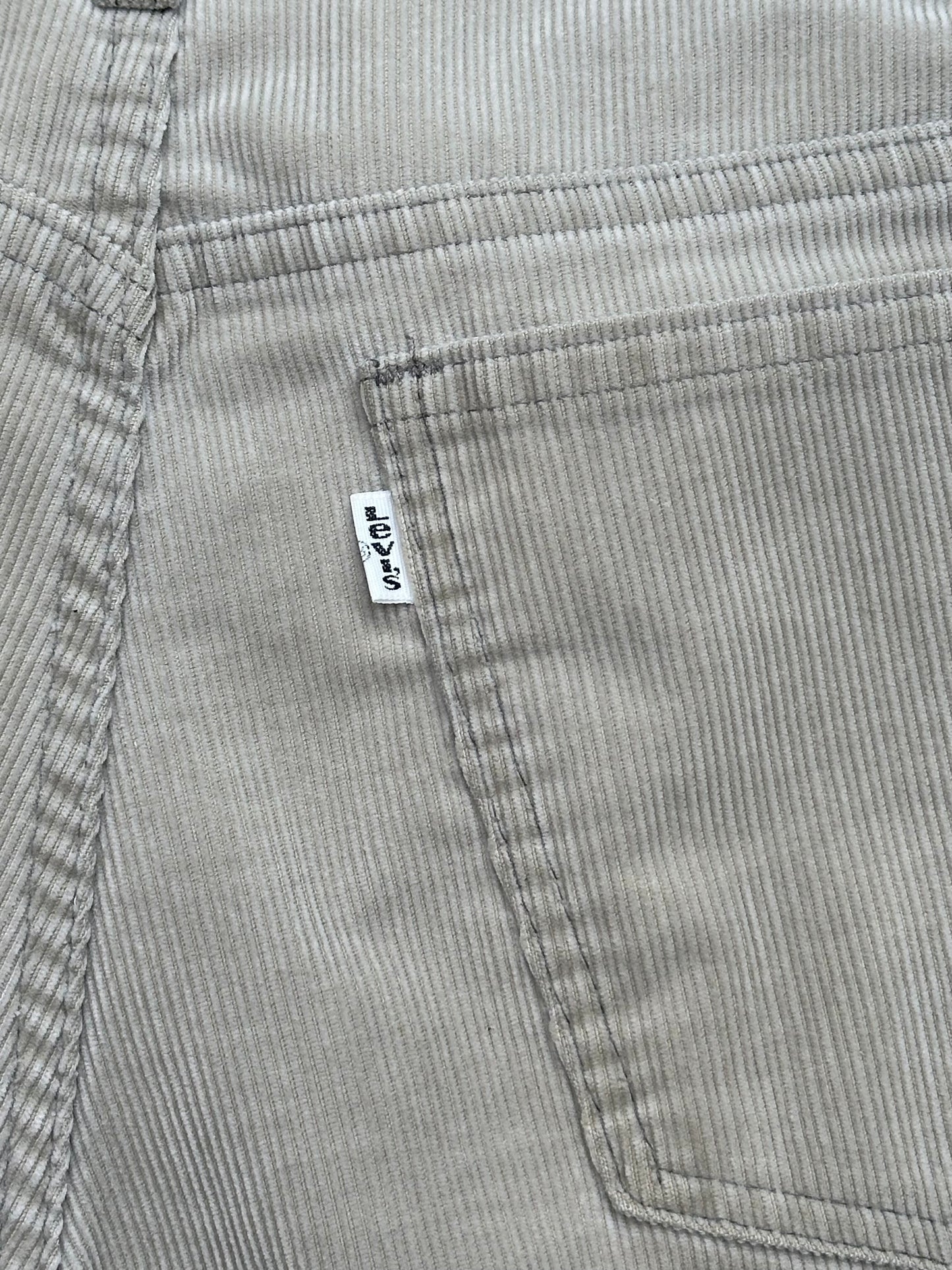 80’s Levi’s 519 “Californian” Corduroy White Tab Pants (Men’s 32/ Women’s 30)