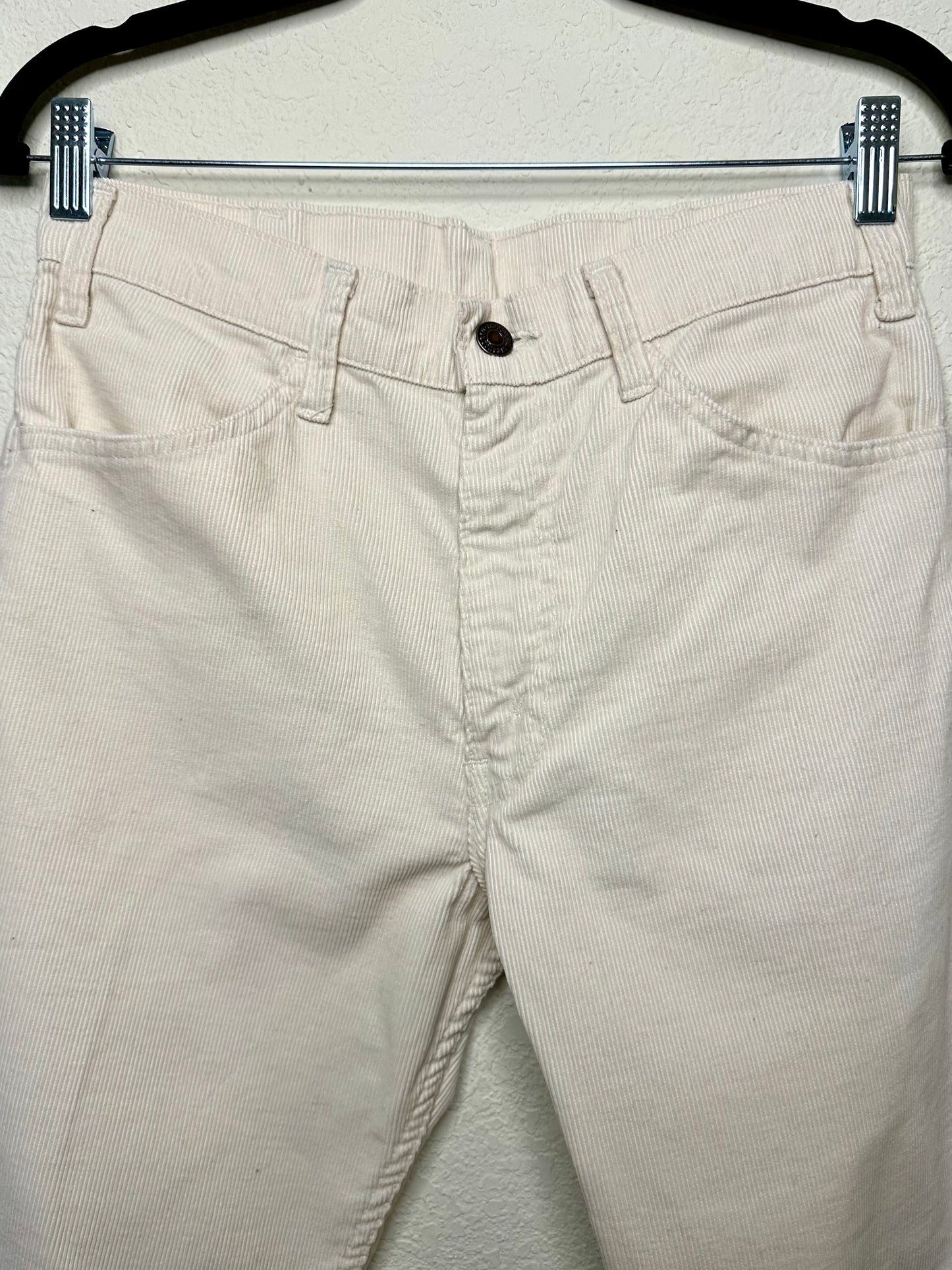 70’s Levi’s 646 Ivory Corduroy Bell Bottom Pants (Men’s 30/ Women’s 28)