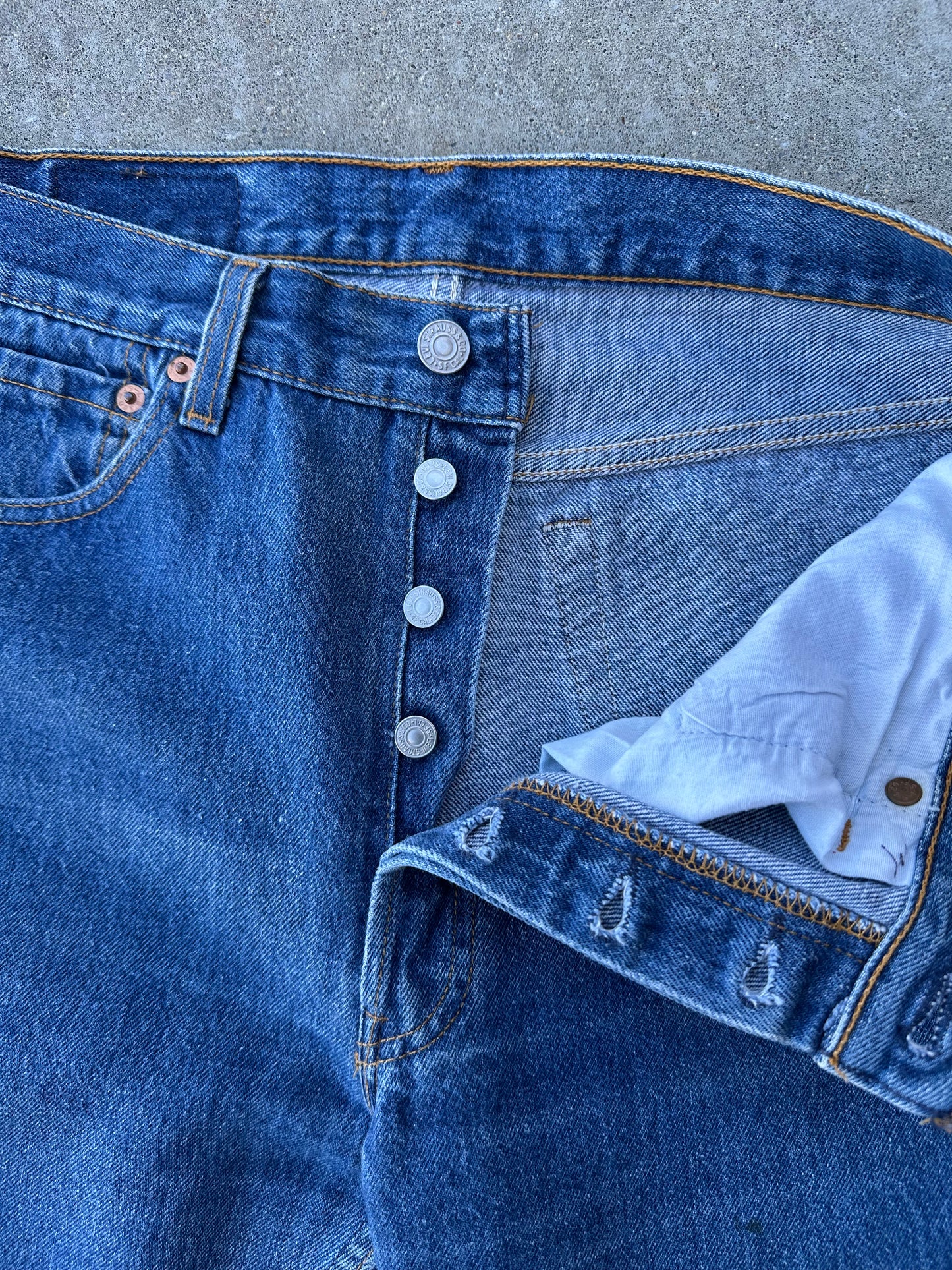 80’s Levi’s 501 Soft Indigo Denim Jeans USA (Men’s 30x30 / Women’s 29)