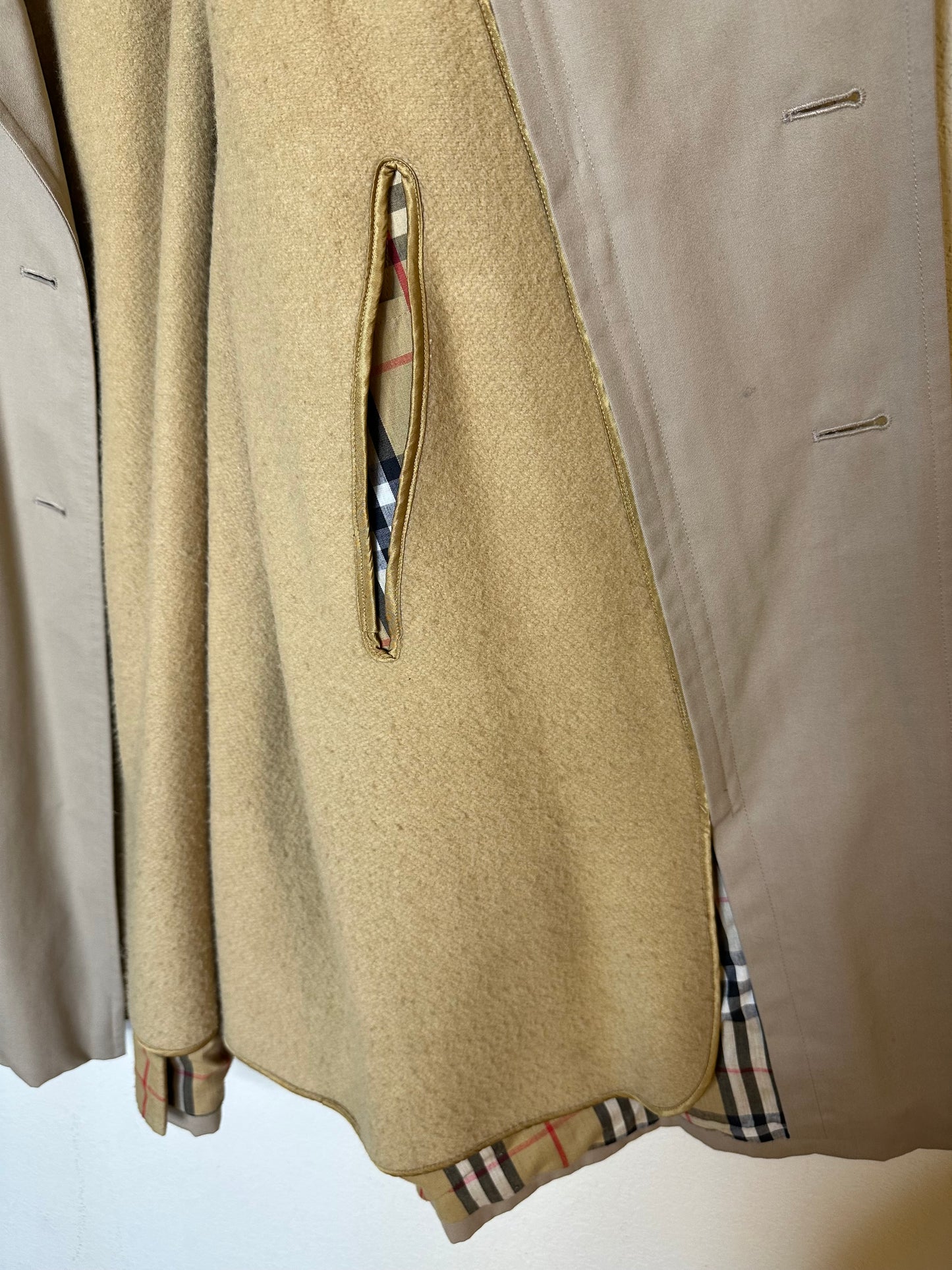 80’s Burberry Nova Check Lined Trench Coat w/ Zip-Out Liner (Men’s 42)