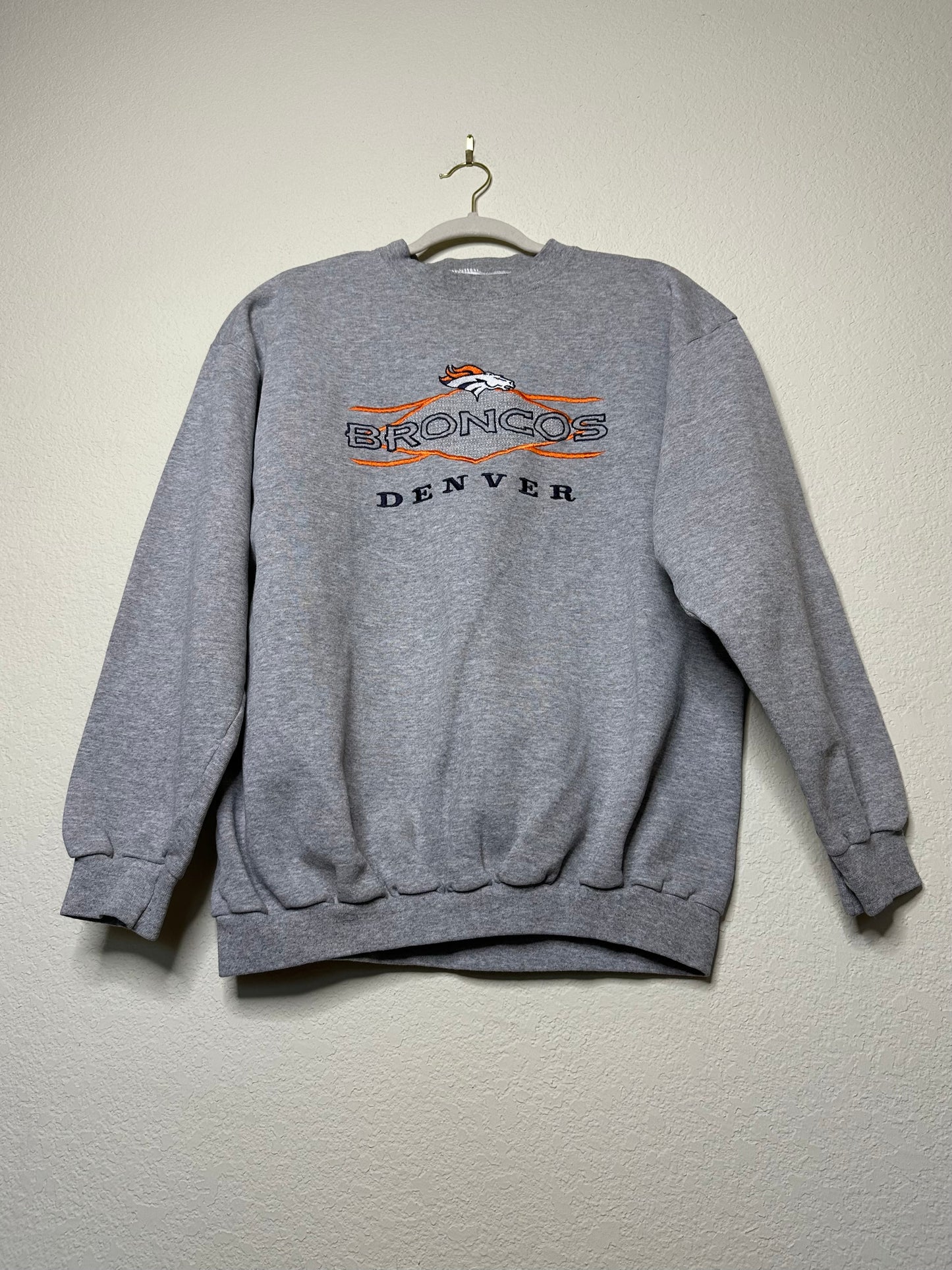 90’s Denver Broncos Embroidered Sweatshirt (Unisex L)