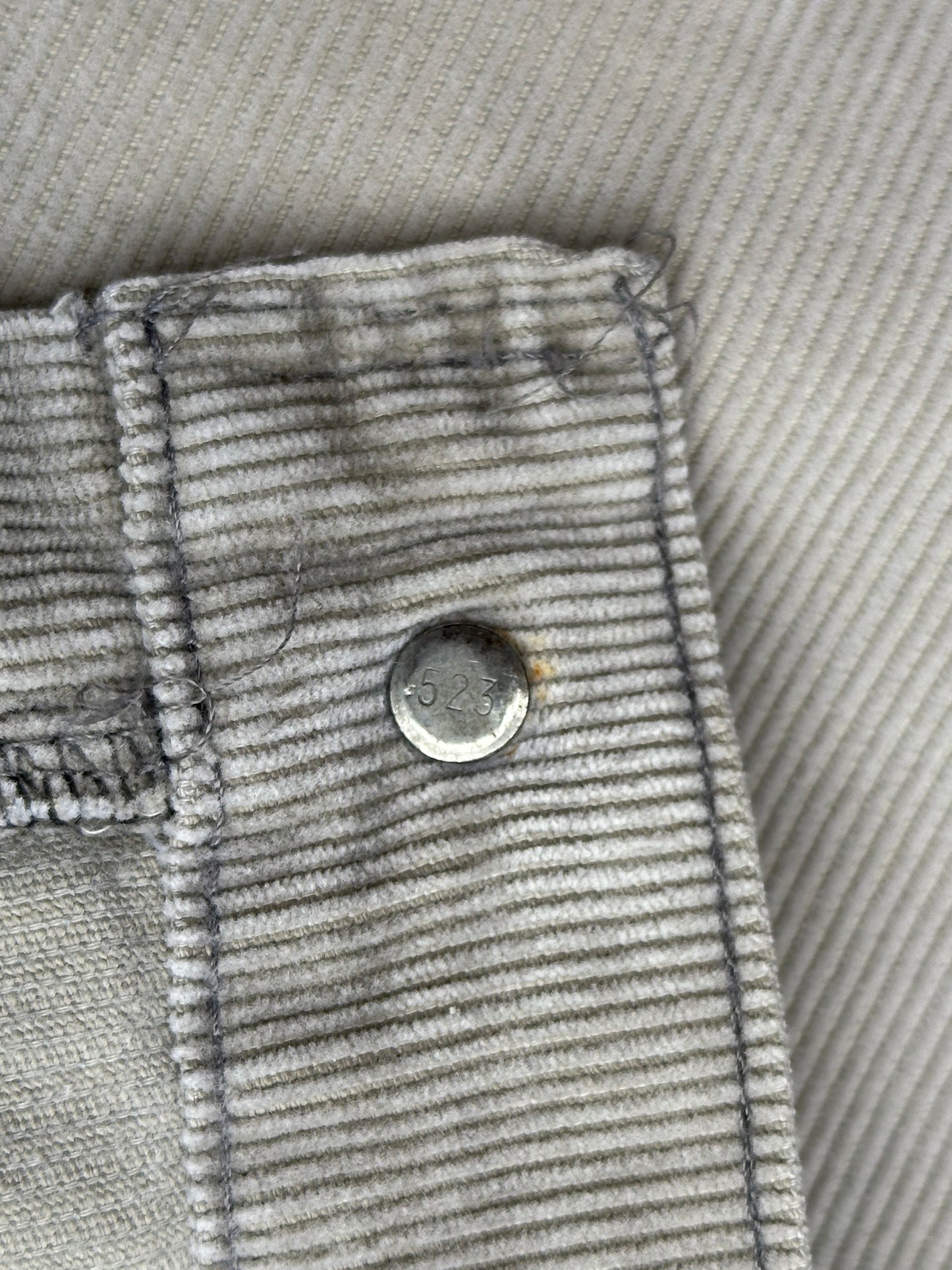 80’s Levi’s 519 “Californian” Corduroy White Tab Pants (Men’s 32/ Women’s 30)