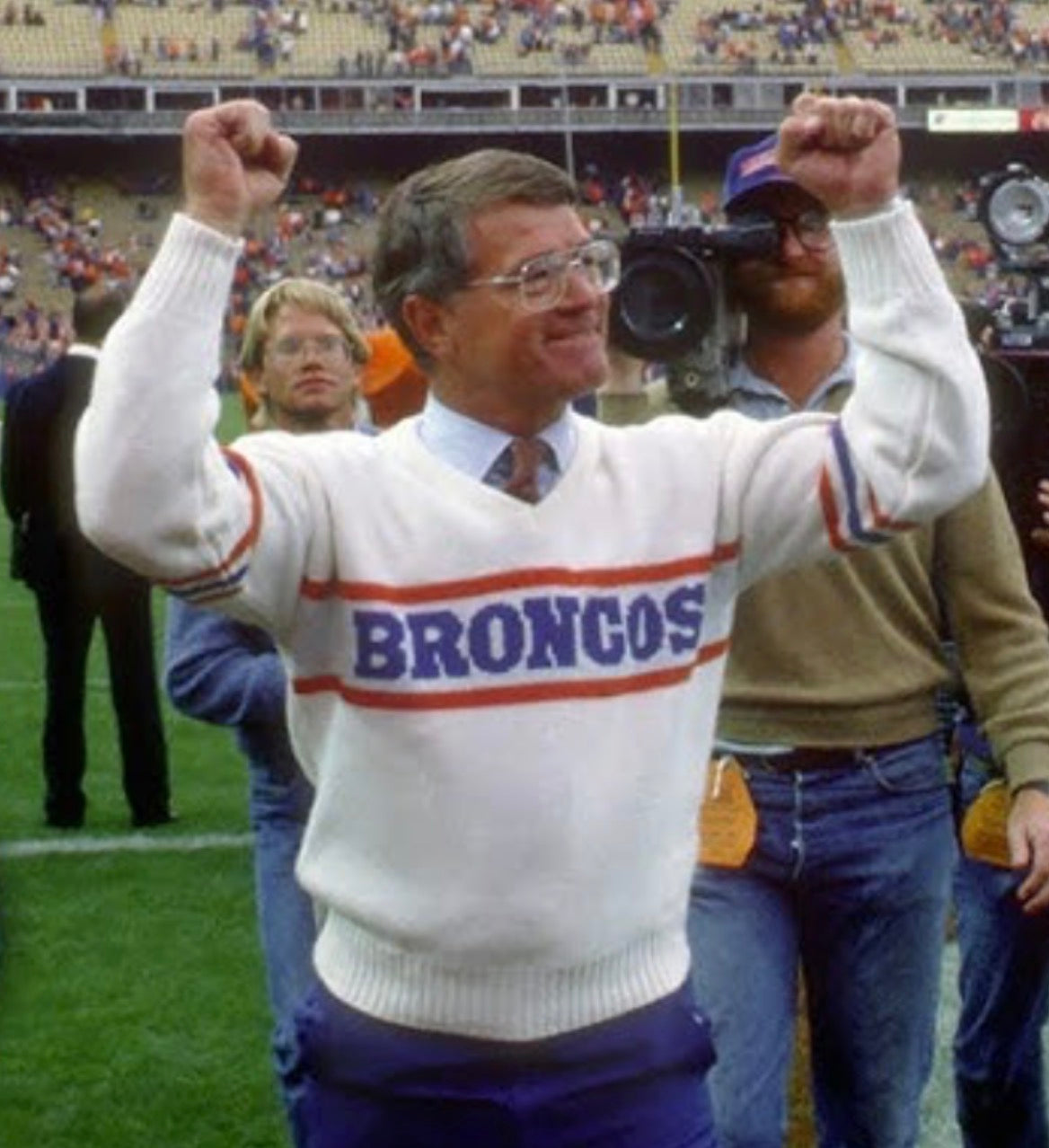 80’s Cliff Engle Denver Broncos Sideline Sweater (Unisex L)