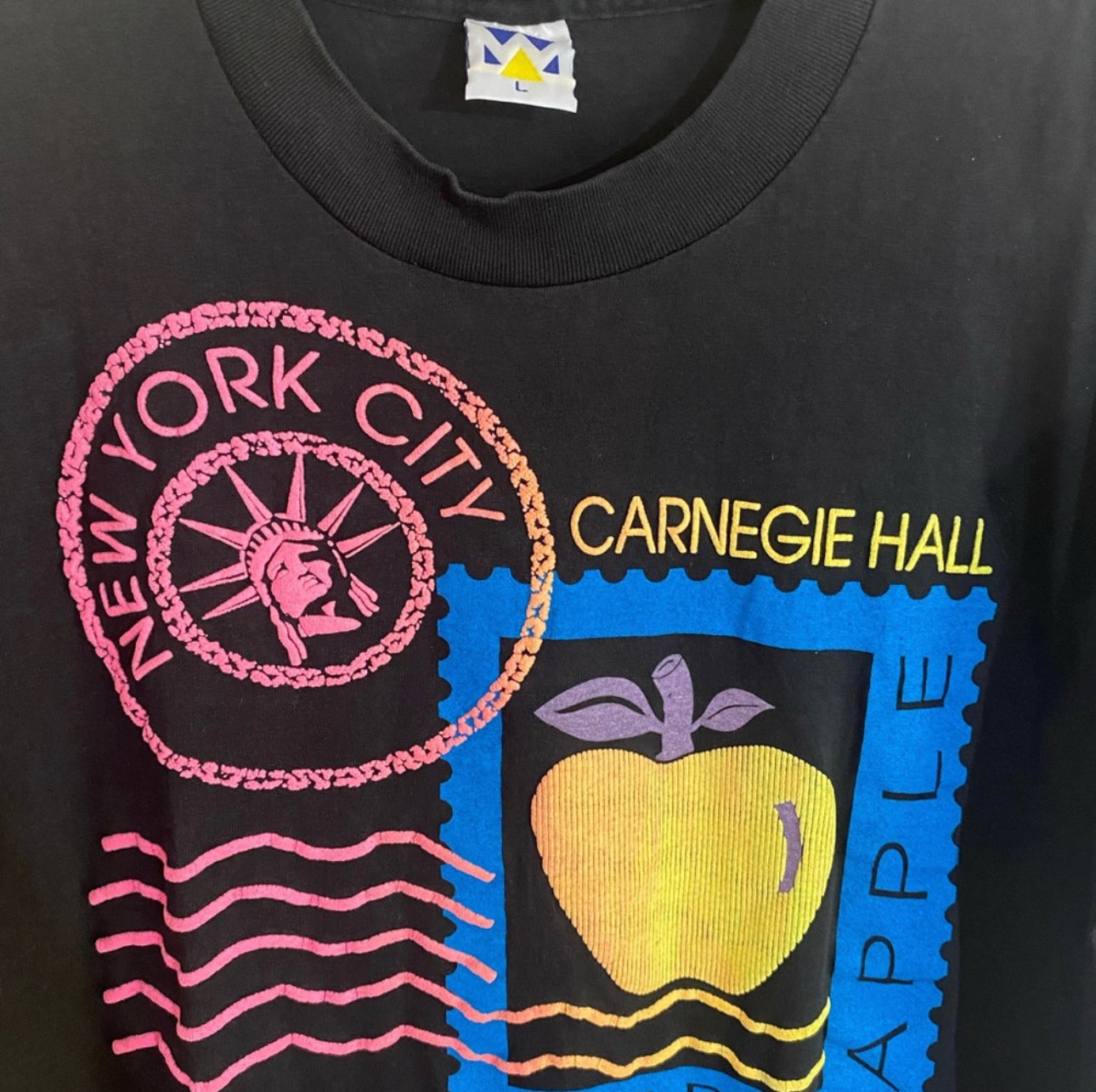 90s NYC The Big Apple Carnegie Hall Puffy Print Single Stitch Tee (Unisex M)