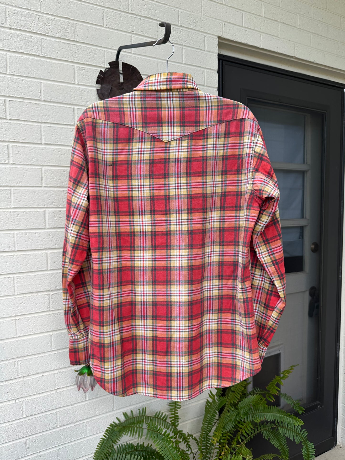 60’s Wrangler Cotton Plaid Pearl Snap Shirt (Men’s L)