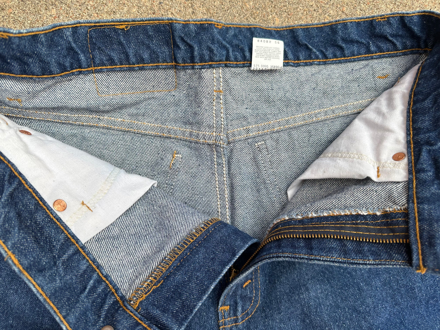 90’s Levi’s 517 Orange Tab USA Jeans (Men’s 34x30 / Women’s 32)