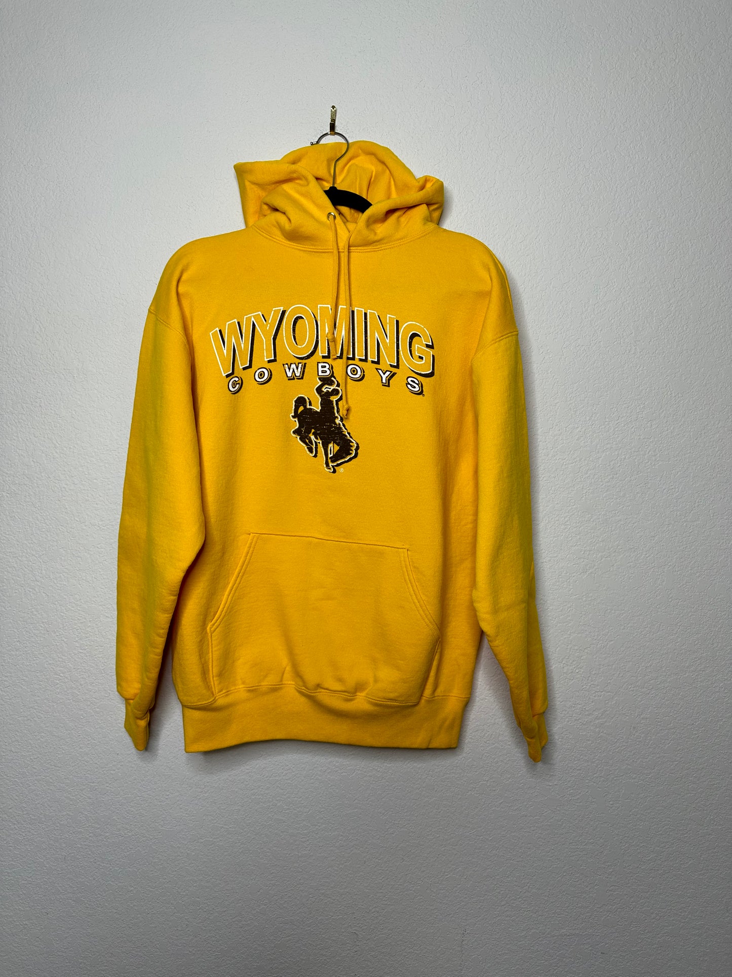 90’s Jerzees Wyoming Cowboys Hoodie (Unisex L)