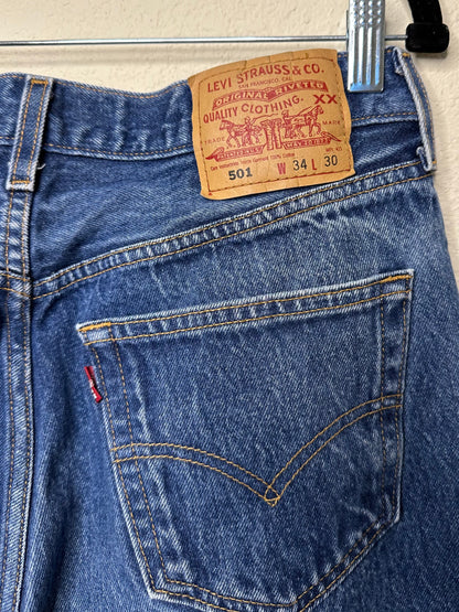 90’s Levi’s 501 Crop Jeans (Men’s 31x28 / Women’s 8)