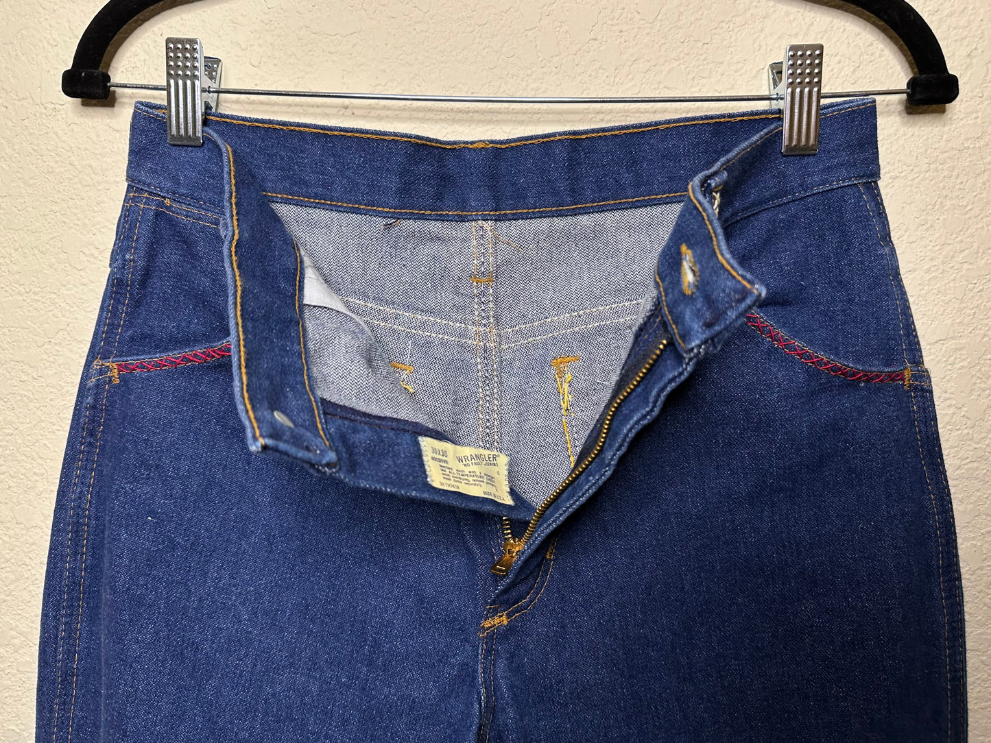 MCA Vibtage Revival: 70’s Wrangler Indigo Hand Embroidered Boot Flare Jeans (Modern 27/28)