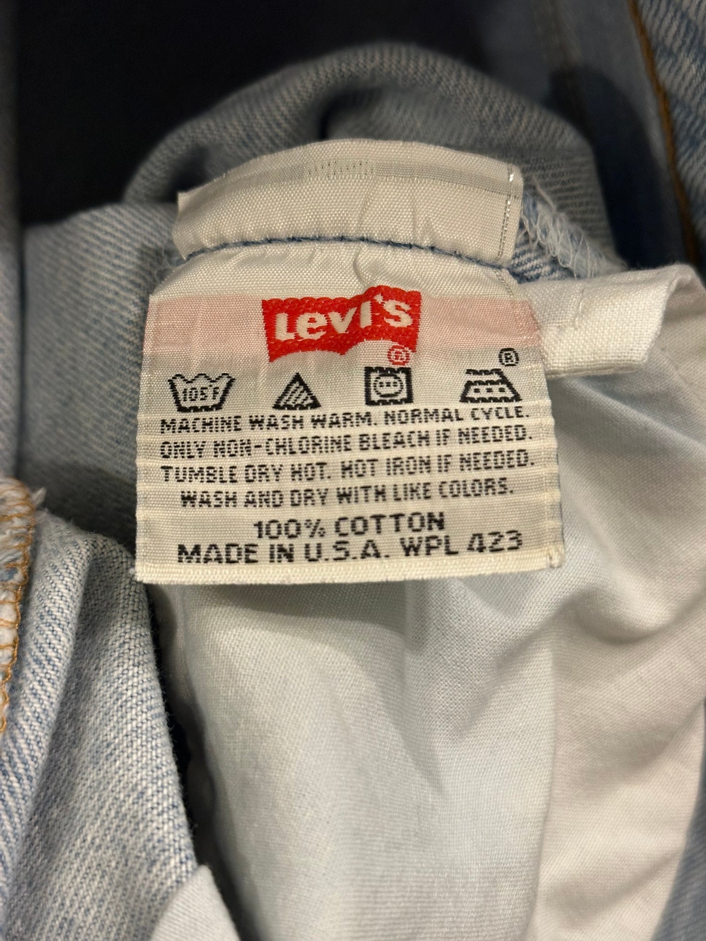 90’s Levi’s 501 Light Wash Denim USA Jeans (Men’s 36x32/Women’s 34)