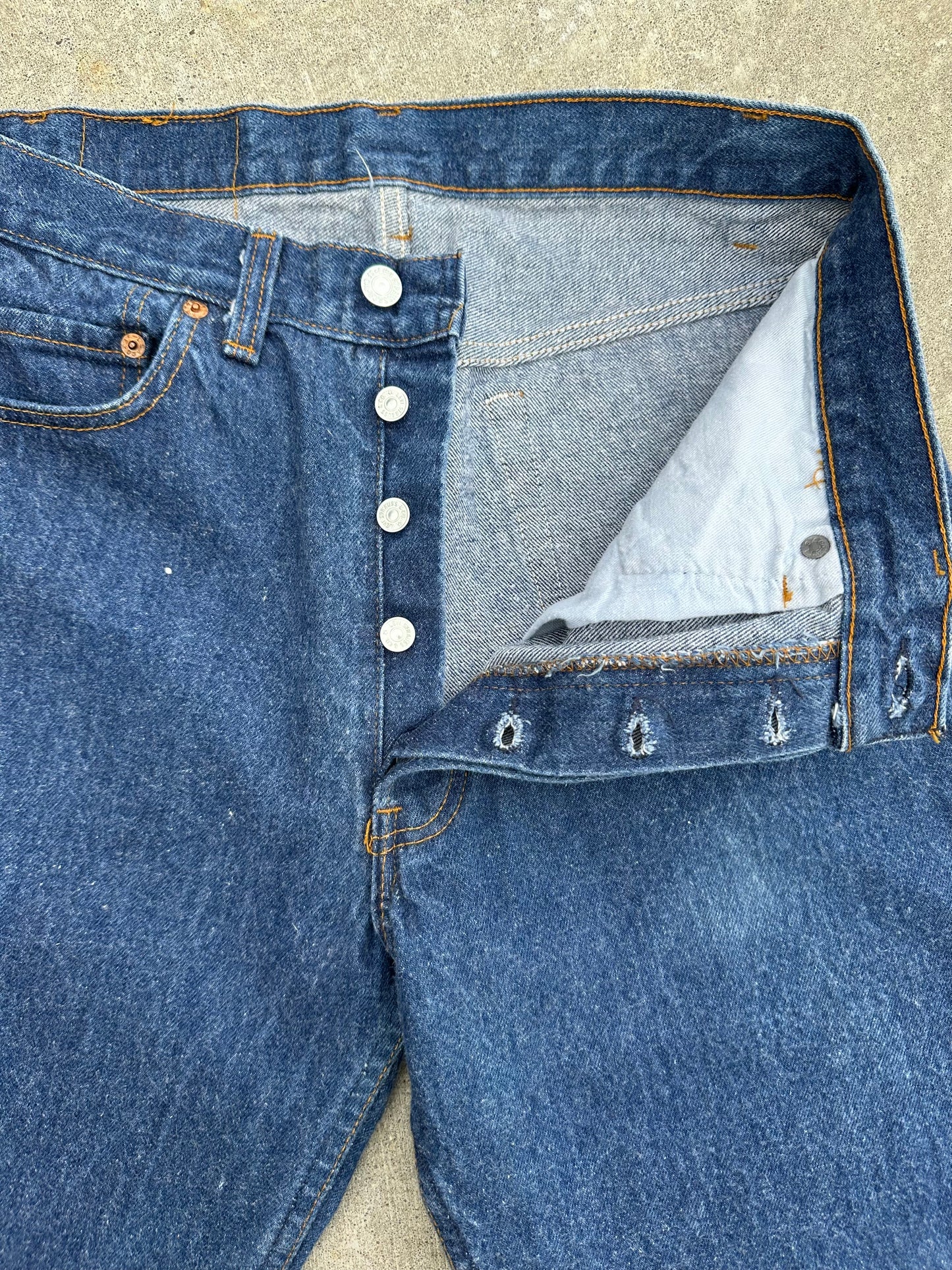 80’s Levi’s 501 Denim Jeans USA (Men’s 30x32 / Women’s 28/29)