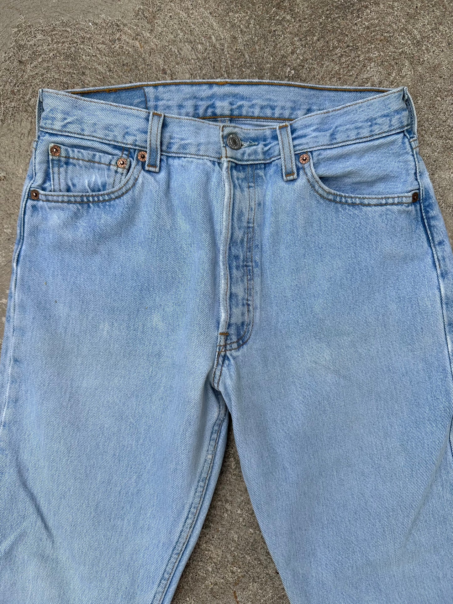 90’s Levi’s 501 Light Wash Denim Jeans (Men’s 27x31/Women’s 26)