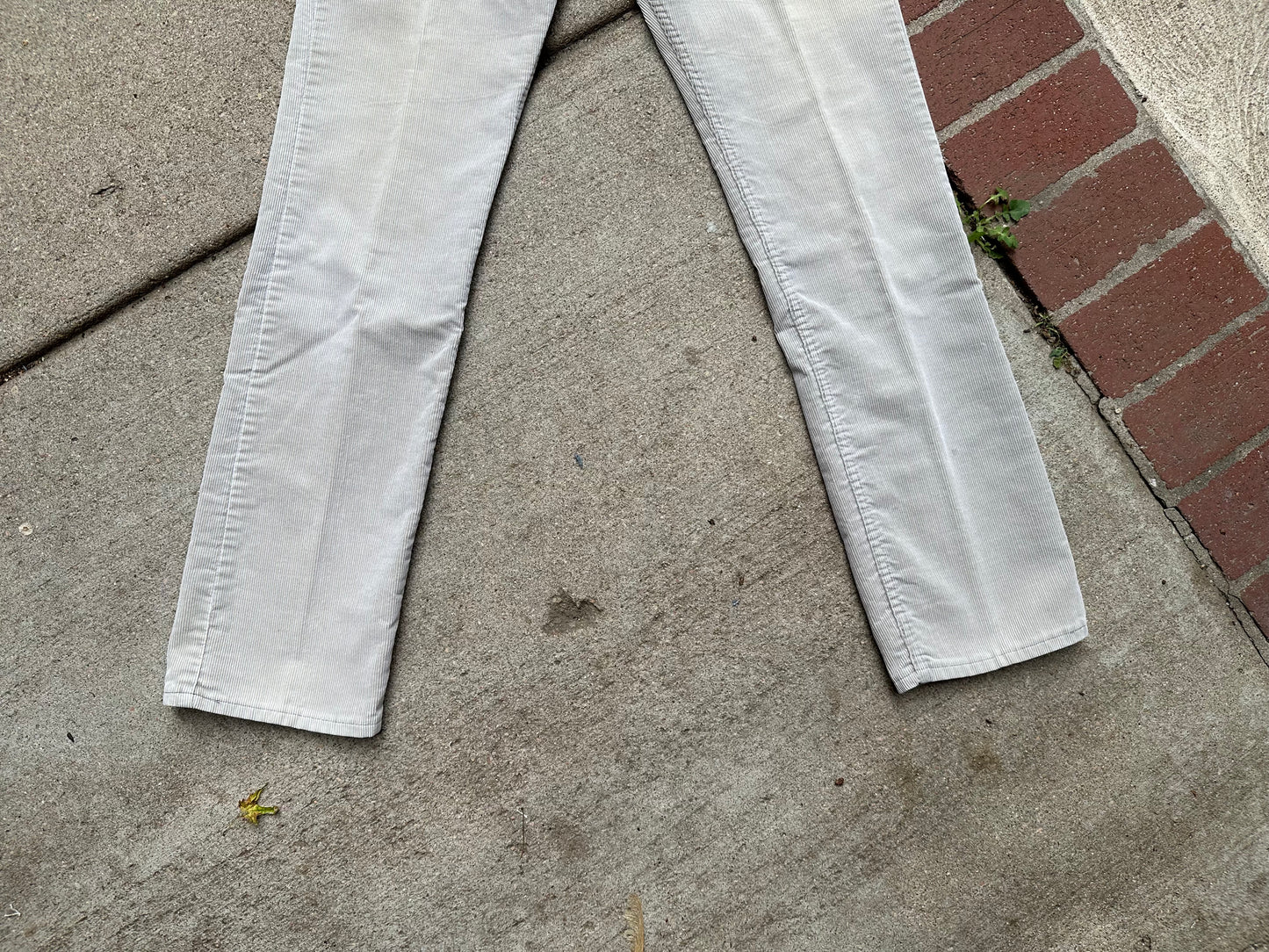 80’s Levi’s 519 “Californian” Corduroy White Tab Pants (Men’s 32/ Women’s 30)