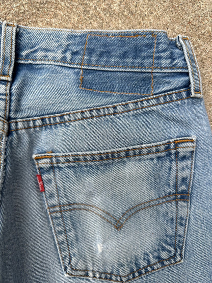 90’s Levi’s 501 Light Wash Distressed Denim Jeans (Men’s 27x34/Women’s 26)