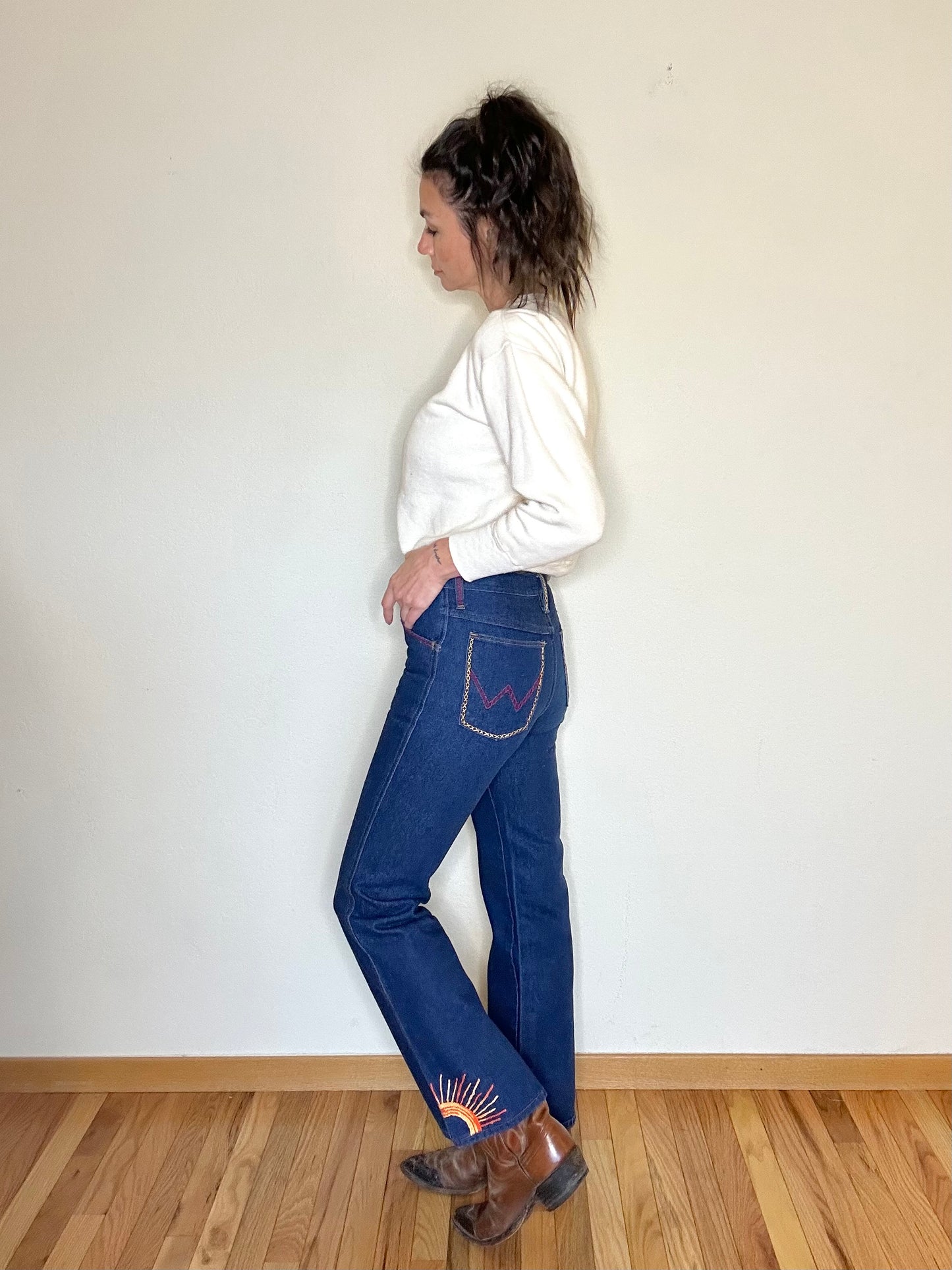 MCA Vibtage Revival: 70’s Wrangler Indigo Hand Embroidered Boot Flare Jeans (Modern 27/28)