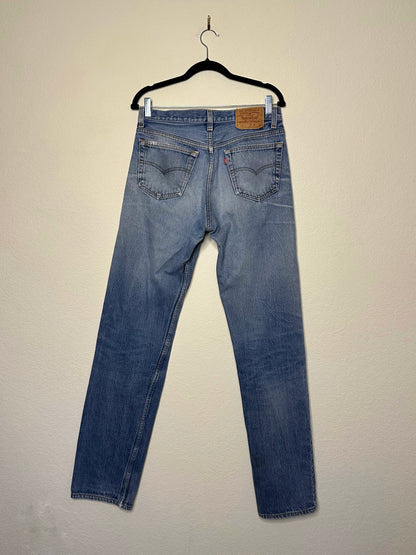 80’s Levi’s 501 Distressed Jeans (Men’s 31/32x35 / Women’s 30)
