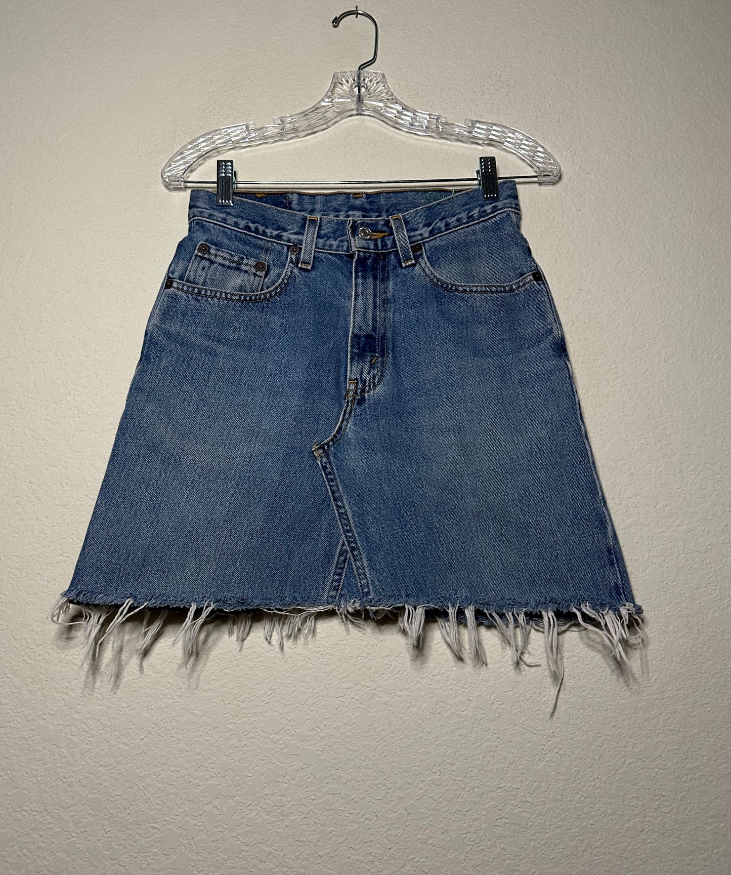 70’s Levi’s 550 Denim Handmade into Mini Skirt (0/2)