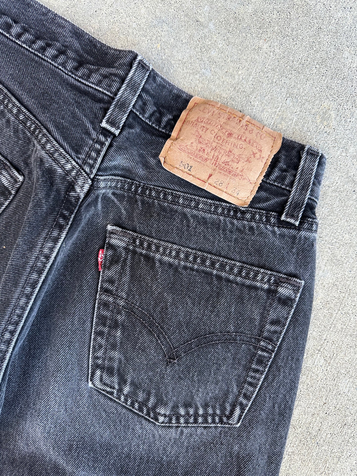 90’s Levi’s 501 Black Denim Jeans USA (26x28 / Women’s 24/25)