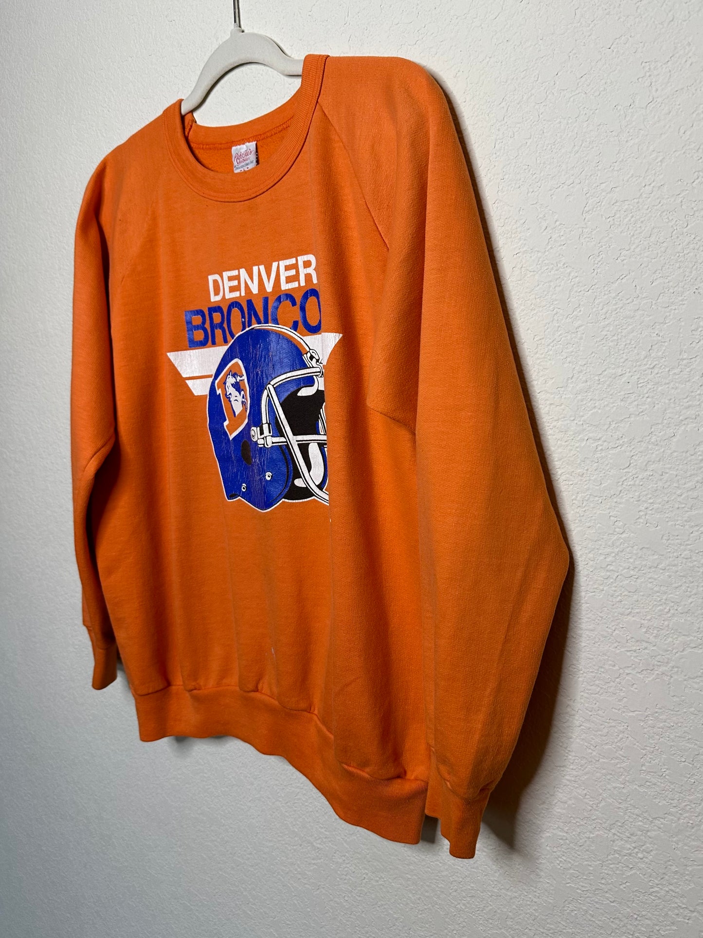 80’s Raglan Denver Broncos Sweatshirt (Unisex M)