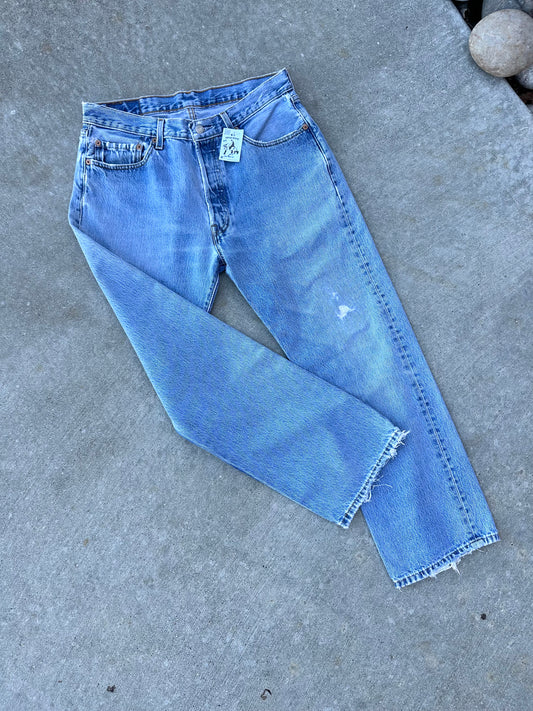 Y2K Levi’s 501 Light Wash Denim Jeans (Men’s 31x29 / Women’s 29)
