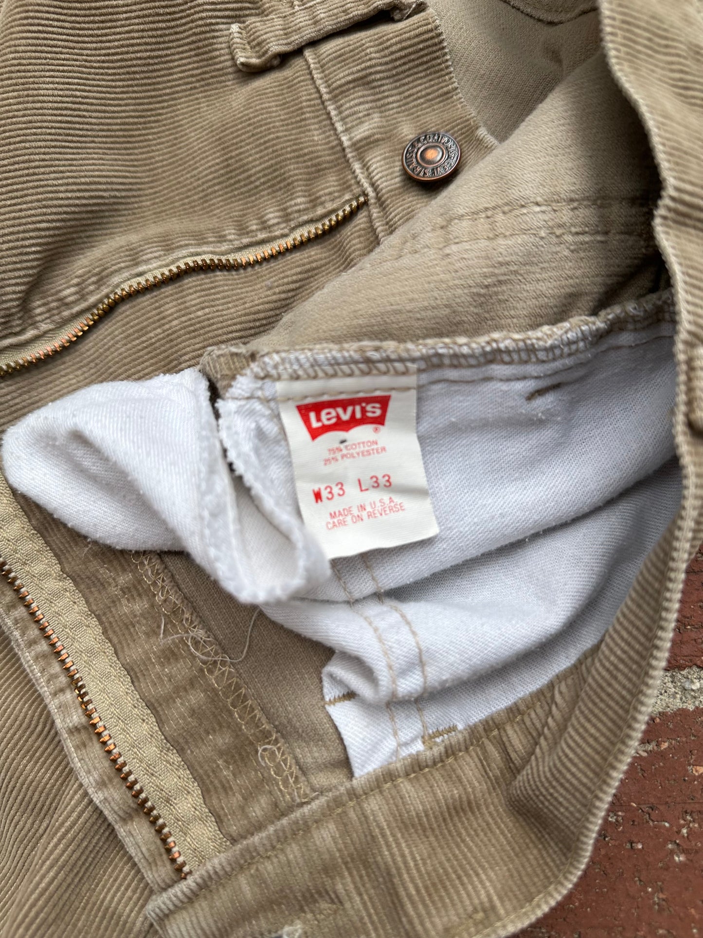 80’s Levi’s 519 “Californian” Corduroy White Tab Pants (Men’s 31/ Women’s 30)