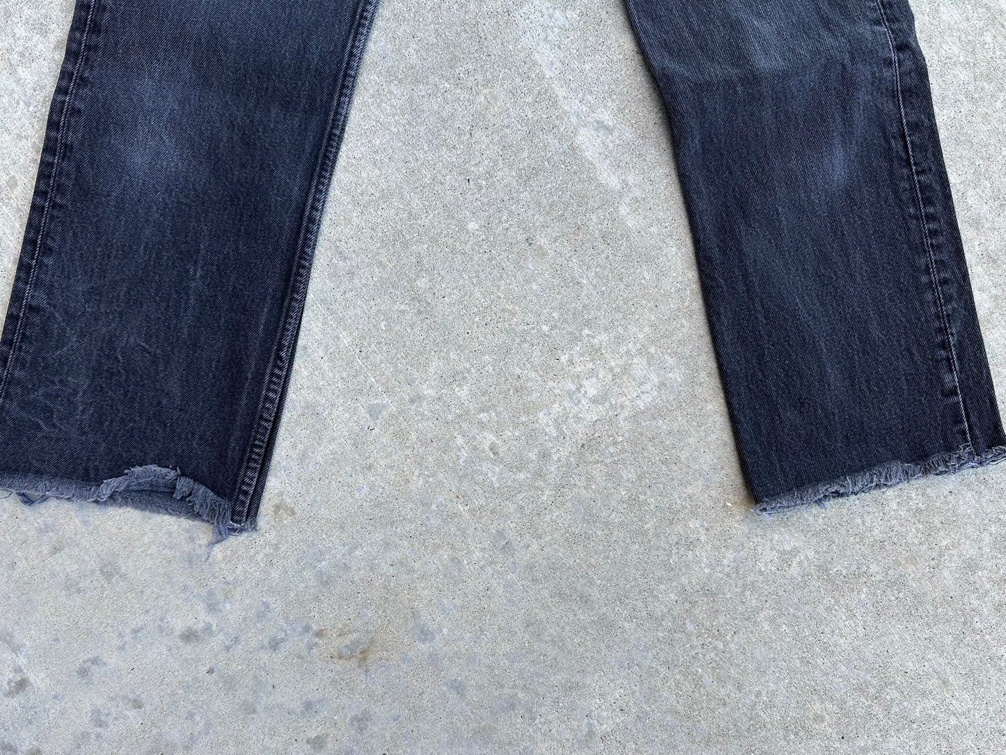 90’s Levi’s 501 Black Denim Jeans USA (26x28 / Women’s 24/25)