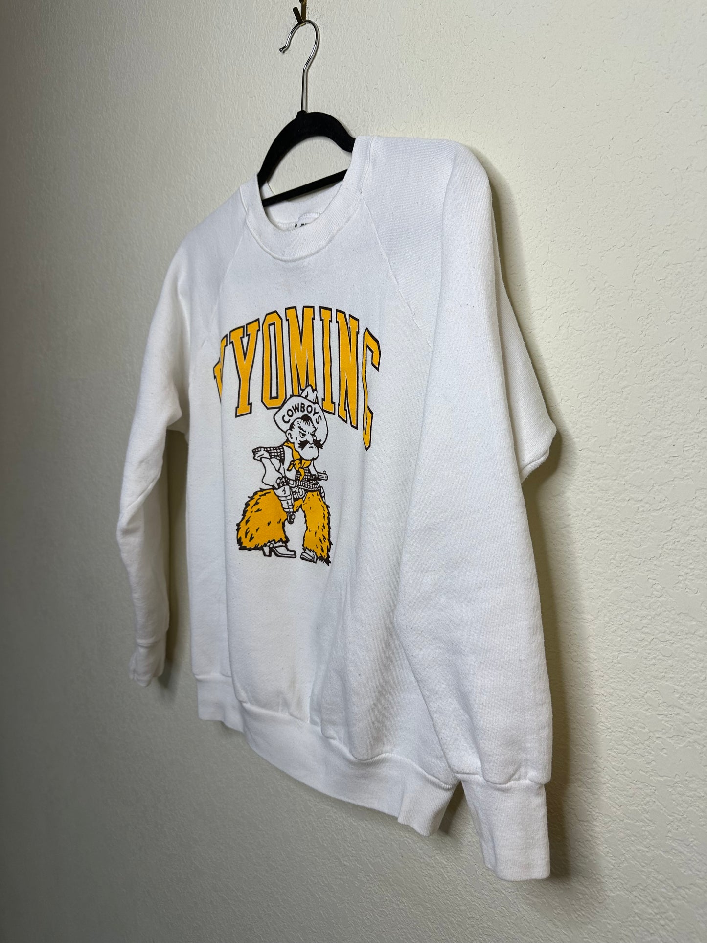 80’s Wyoming Cowboys Pistol Pete Raglan Sweatshirt (Women’s M)