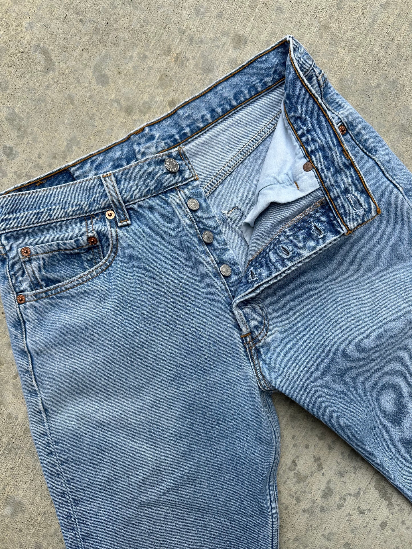 90’s Levi’s 501 Denim Jeans USA (Men’s 31x29 / Women’s 29)