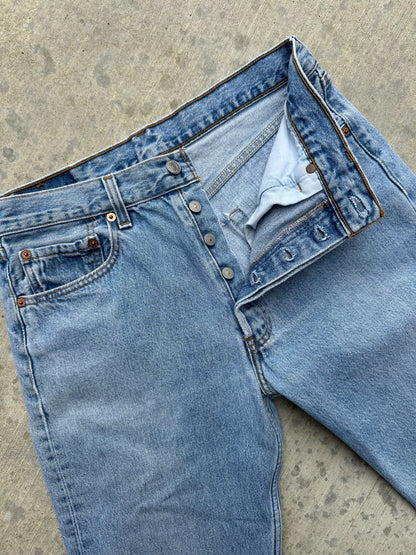 90’s Levi’s 501 Denim Jeans USA (Men’s 31x29 / Women’s 29)