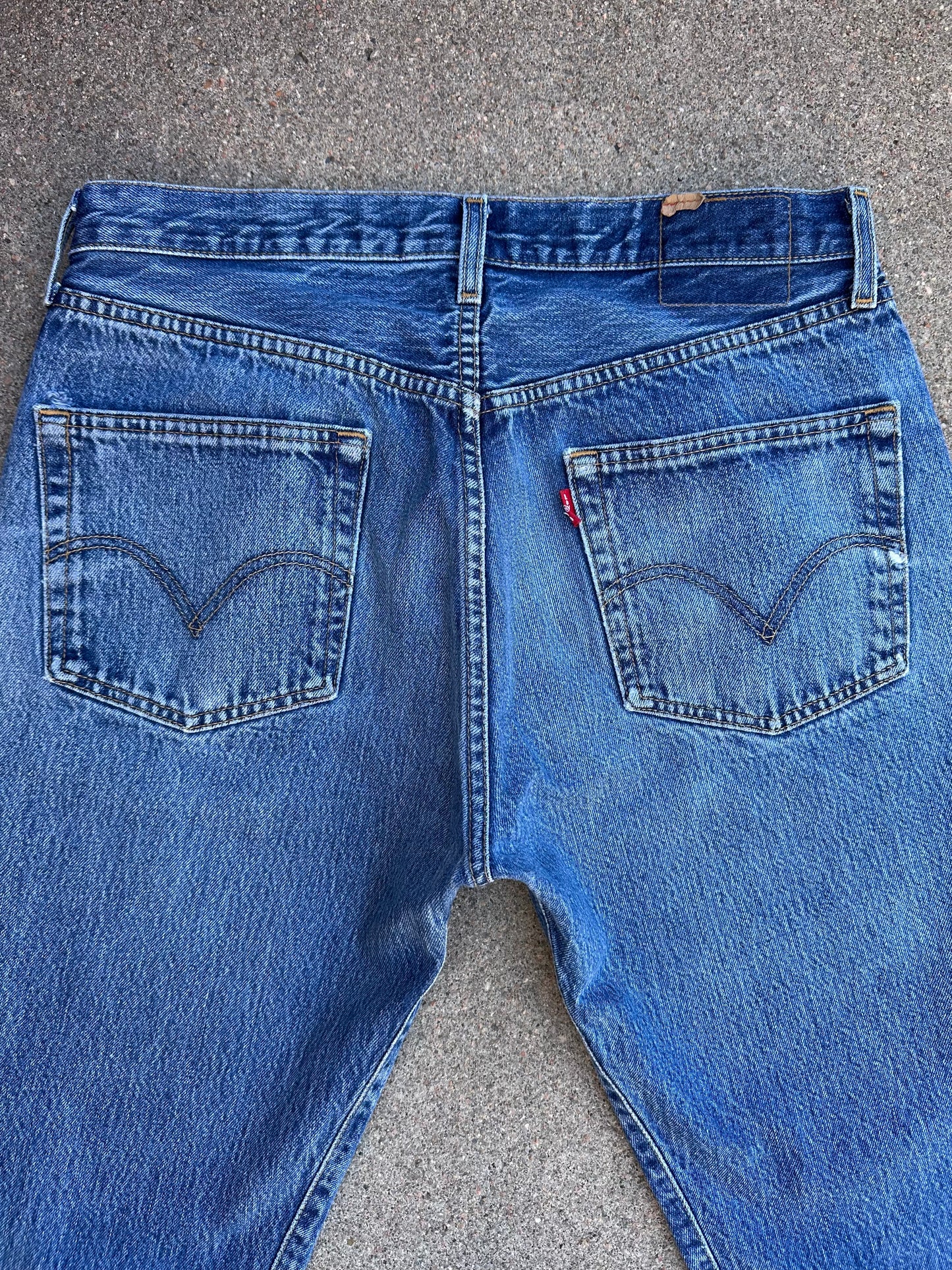 Y2K Levi’s 501 Distressed Denim Jeans USA (Men’s 32x32 / Women’s 26)