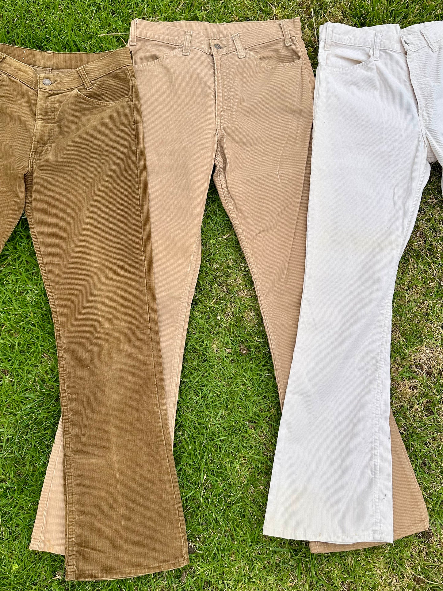 70’s Levi’s 646 Beige Corduroy Bell Bottom Pants (Men’s 30/Women’s 28)