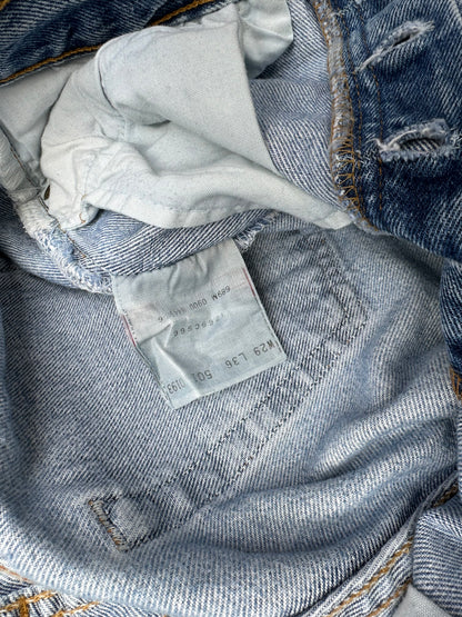 90’s Levi’s 501 Light Wash Distressed Denim Jeans (Men’s 27x34/Women’s 26)