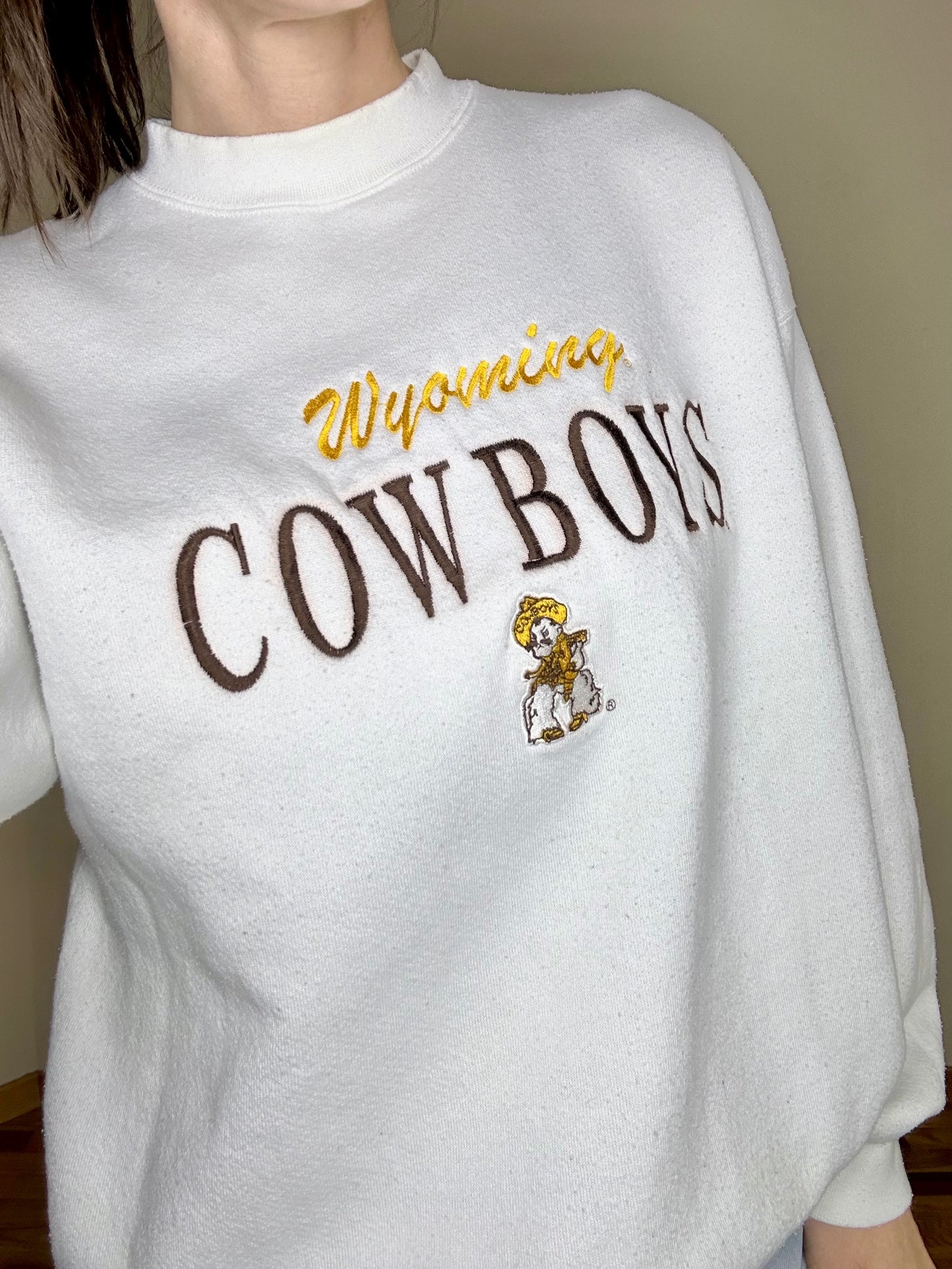 90’s Wyoming Cowboys White Sweatshirt (Unisex L)