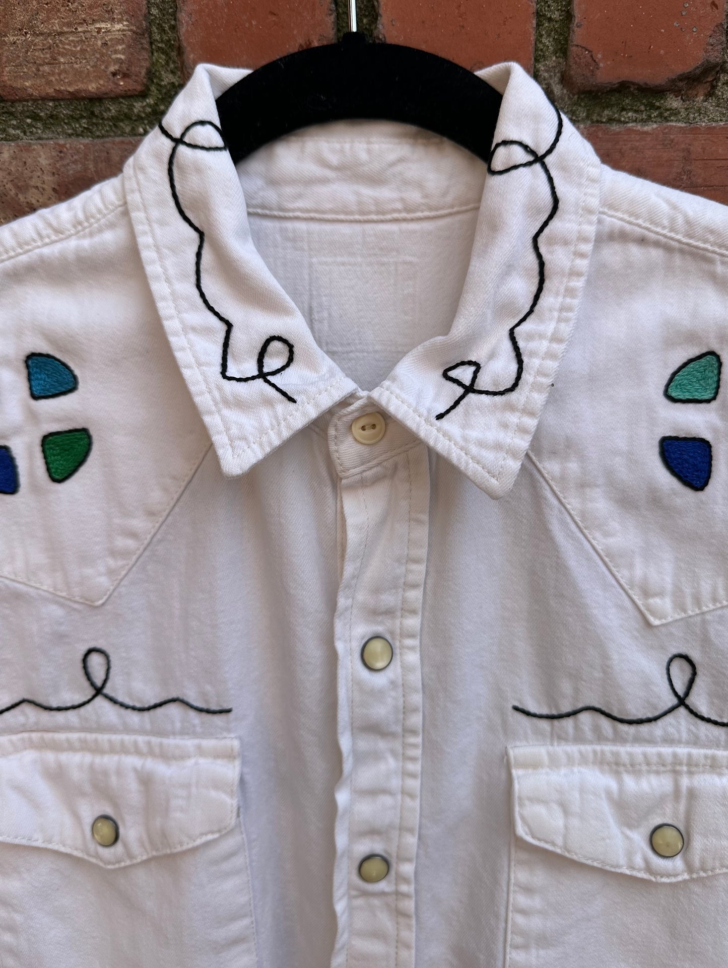 Custom Hand Embroidered “Let ‘Er Buck” Western Shirt (Unisex M)