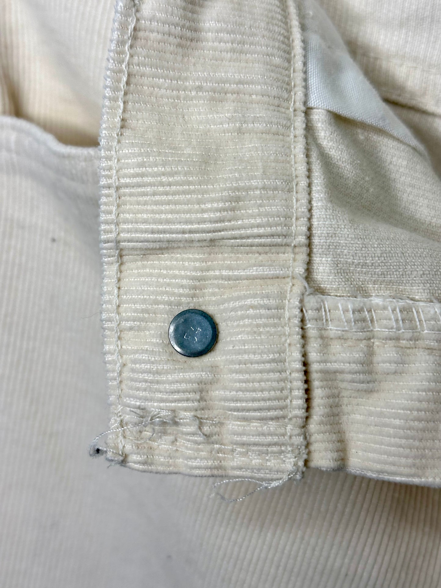 70’s Levi’s 646 Ivory Corduroy Bell Bottom Pants (Men’s 30/ Women’s 28)