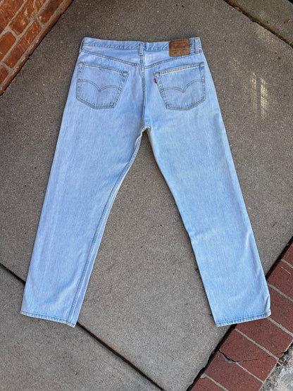 90’s Levi’s 501 Light Wash Denim USA Jeans (Men’s 36x32/Women’s 34)