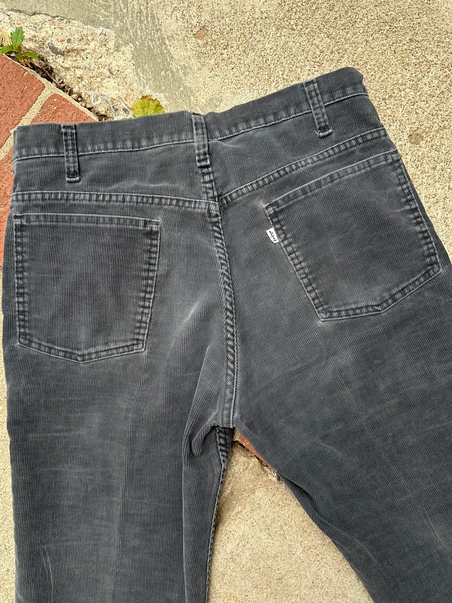 80’s Levi’s 519 “Californian” Corduroy White Tab Pants (Men’s 32/ Women’s 30)