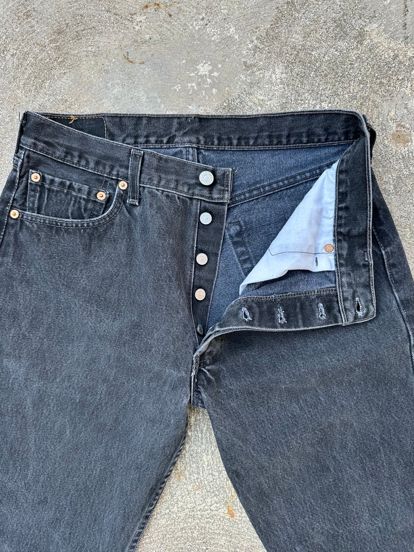 90’s Levi’s 501 Black Denim USA Jeans (Men’s 32x33/Women’s 30)