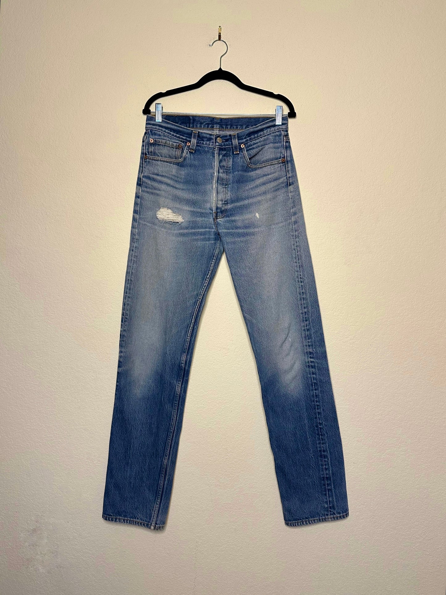 80’s Levi’s 501 Distressed Jeans (Men’s 31/32x35 / Women’s 30)