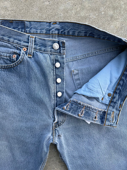 80’s Levi’s 501 Light Wash Denim USA Jeans (Men’s 32x32/Women’s 30)